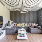 Ferienhaus Fantastic 170m2 With A Big Garden *