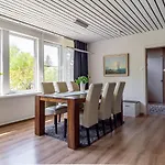 Fantastic 170m2 With A Big Garden