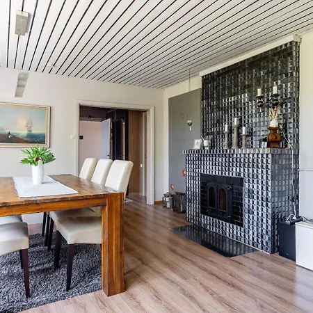 Fantastic 170m2 With A Big Garden And Free Ev Recharger Puhkemaja