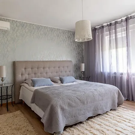 Puhkemaja Fantastic 170m2 With A Big Garden And Free Ev Recharger Parnu