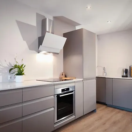 Puhkemaja Fantastic 170m2 With A Big Garden And Free Ev Recharger Parnu